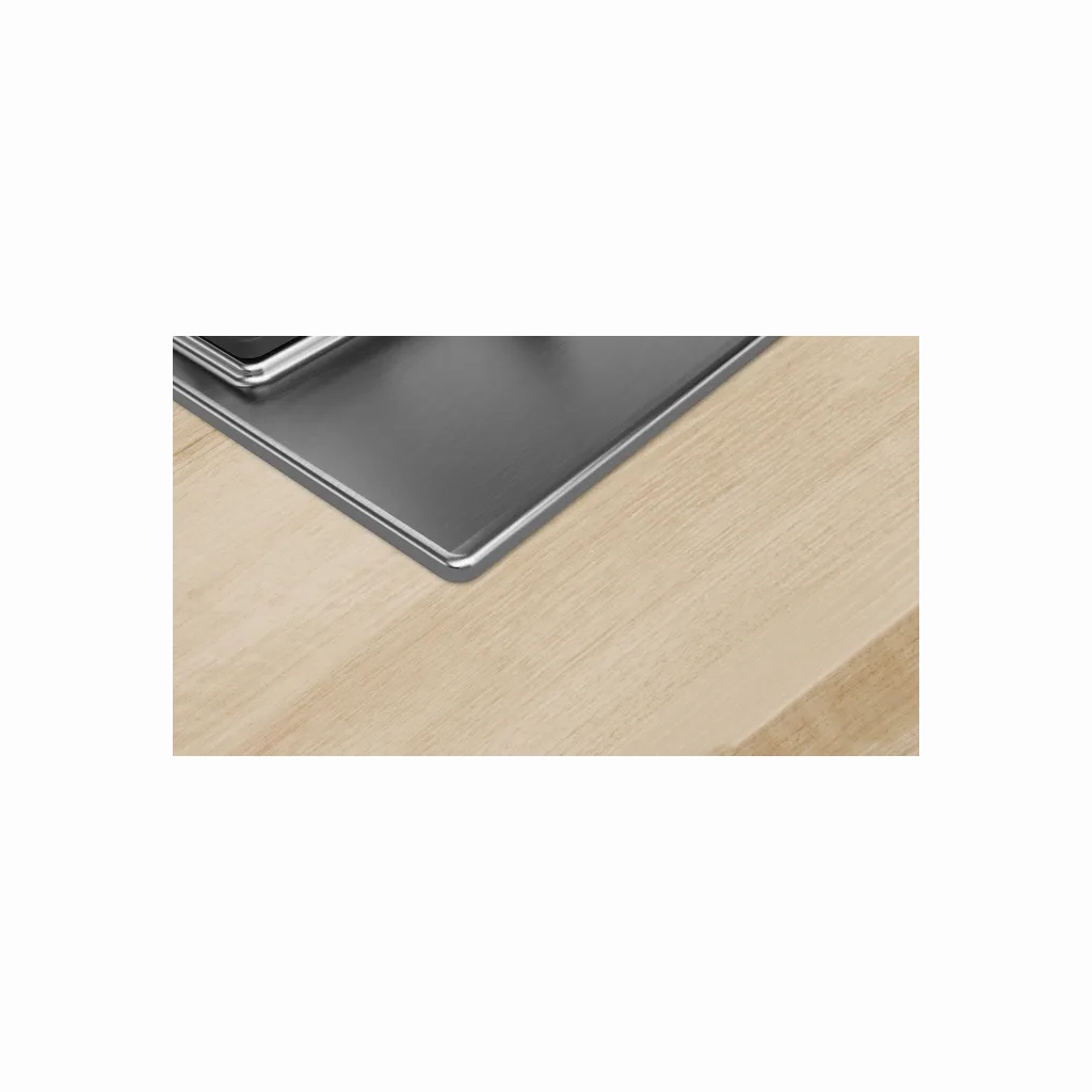 مميزات بوتاجاز بلت ان بوش 5 شعلة غاز 90 سم فضي:

 	تصميم أنيق من الفولاذ المقاوم للصدأ.
 	نظام طهي مزدوج الشعلة بقوة كبيرة تصل إلى 5 كيلو وات.
 	نظام الاشعال الذاتي.
 	أمان كامل.
 	حامل أواني من الحديد الزهر.
 	لون الفولاذ المقاوم للصدأ